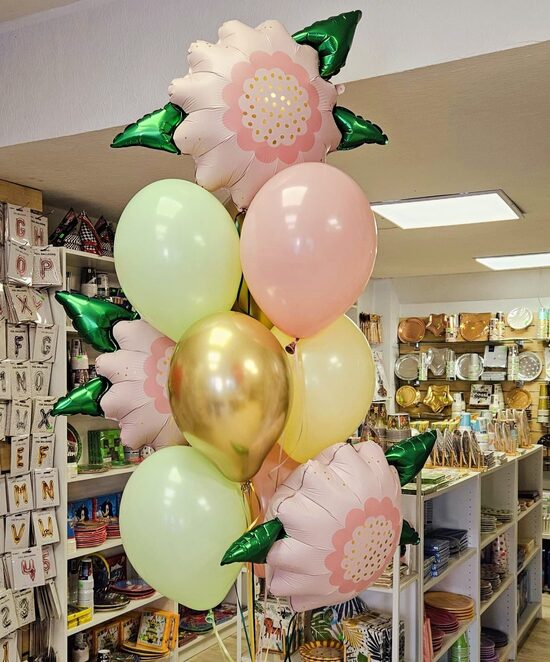 N-97 Hēlija balonu kompozīcija "Balonu pušķis ar ziediem".