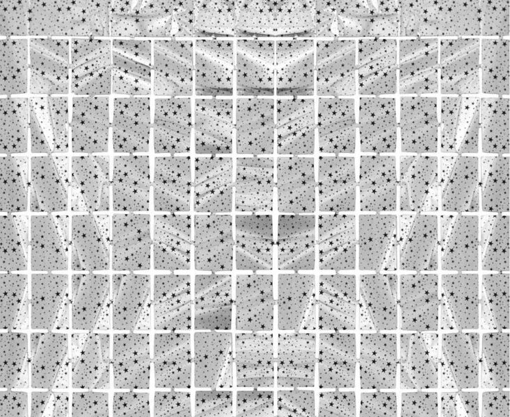 Dekoratīvais folija fons-aizkars, sudraba krāsa, ar melnam zvaigznem 100x200 cm