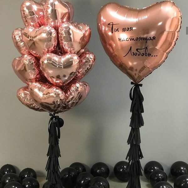 N-99 Hēlija balonu kompozīcija "Balonu pušķi no folija sirdīm un liela sirds ar uzrakstu un skāriņam". 