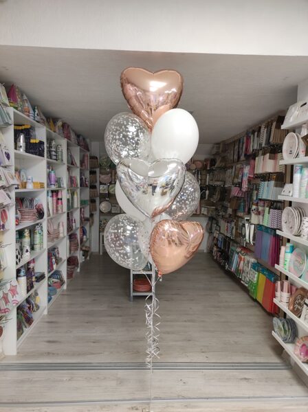 N-23 Hēlija balonu kompozīcija "Balonu pušķis ar folija sirdim".