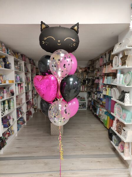 N-11 Hēlija balonu kompozīcija "Balonu pušķis ar melno kaķi".
