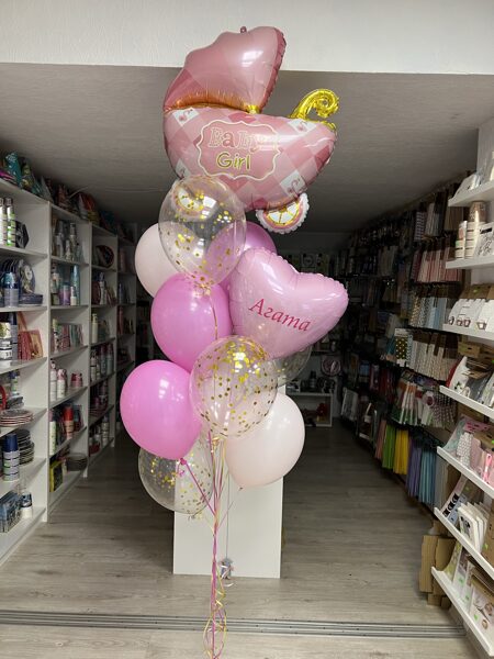 N-15 Hēlija balonu kompozīcija "Balonu pušķis ar ratiņiem un vārdu uz sirdi".