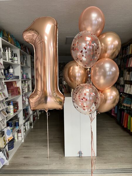 N-34 Hēlija balonu kompozīcija "Cipars un 1 vai 2 balonu pušķi".