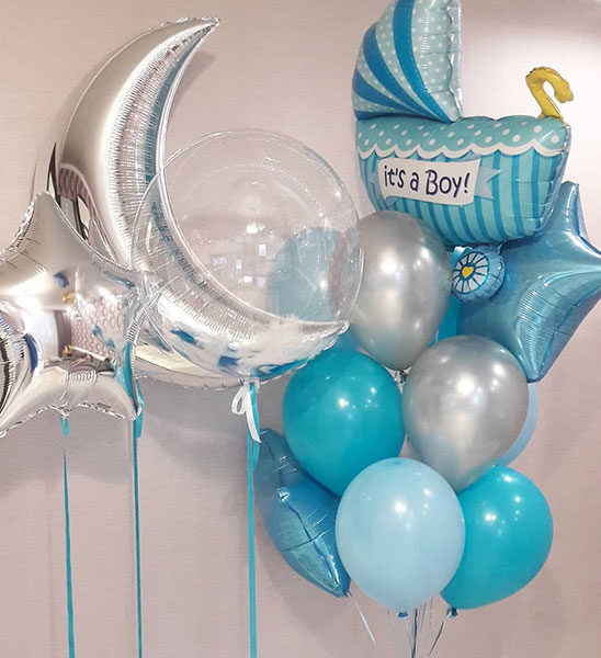 Hēlija balonu kompozīcija "Balonu pušķis ar ratiņiem, mēness, bubble balons ar spalvam un zvaigznīte".